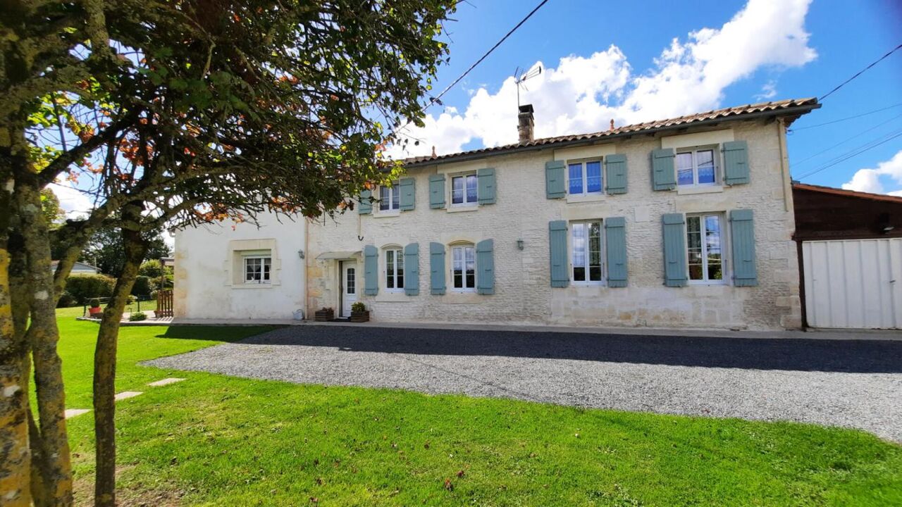 maison 9 pièces 253 m2 à vendre à Fontaines-d'Ozillac (17500)