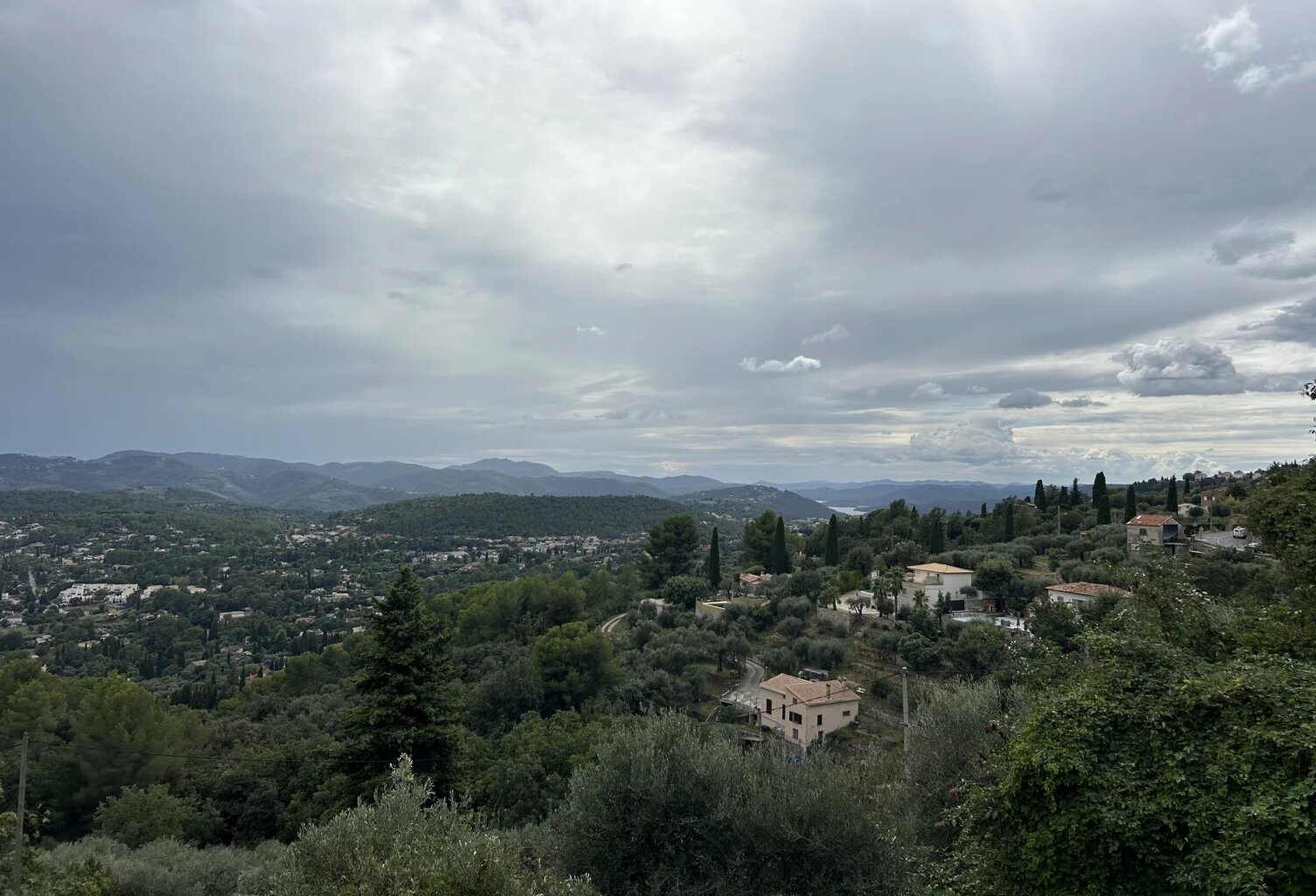 Proche des commerces et vue dégagée — photo 1