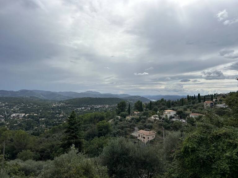 Proche des commerces et vue dégagée — photo 1