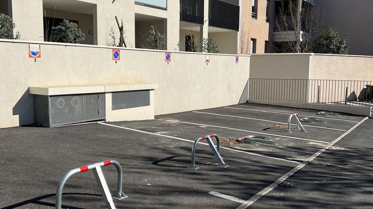 garage  pièces 10 m2 à louer à La Tour-de-Salvagny (69890)