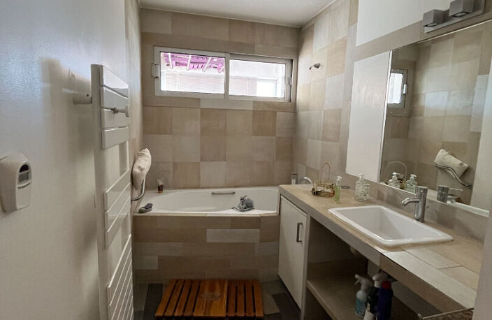 APPARTEMENT LUMINEUX AVEC BALCON ET GARAGE — photo 4