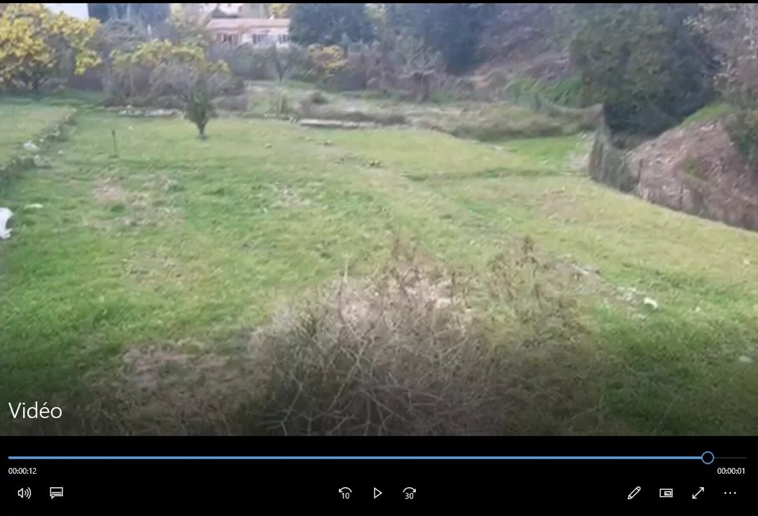 golfe juan terrain plat de 880m2 — photo 1