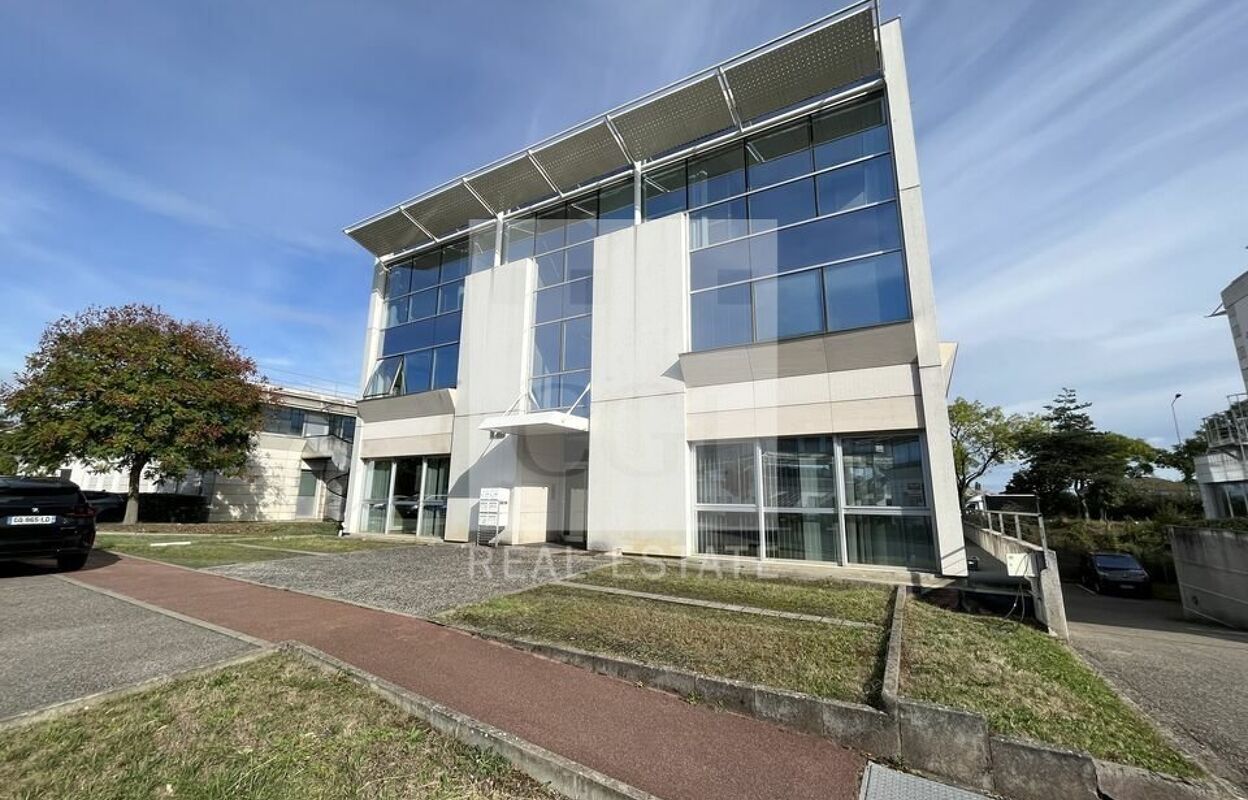 bureau  pièces 914 m2 à vendre à Bron (69500)