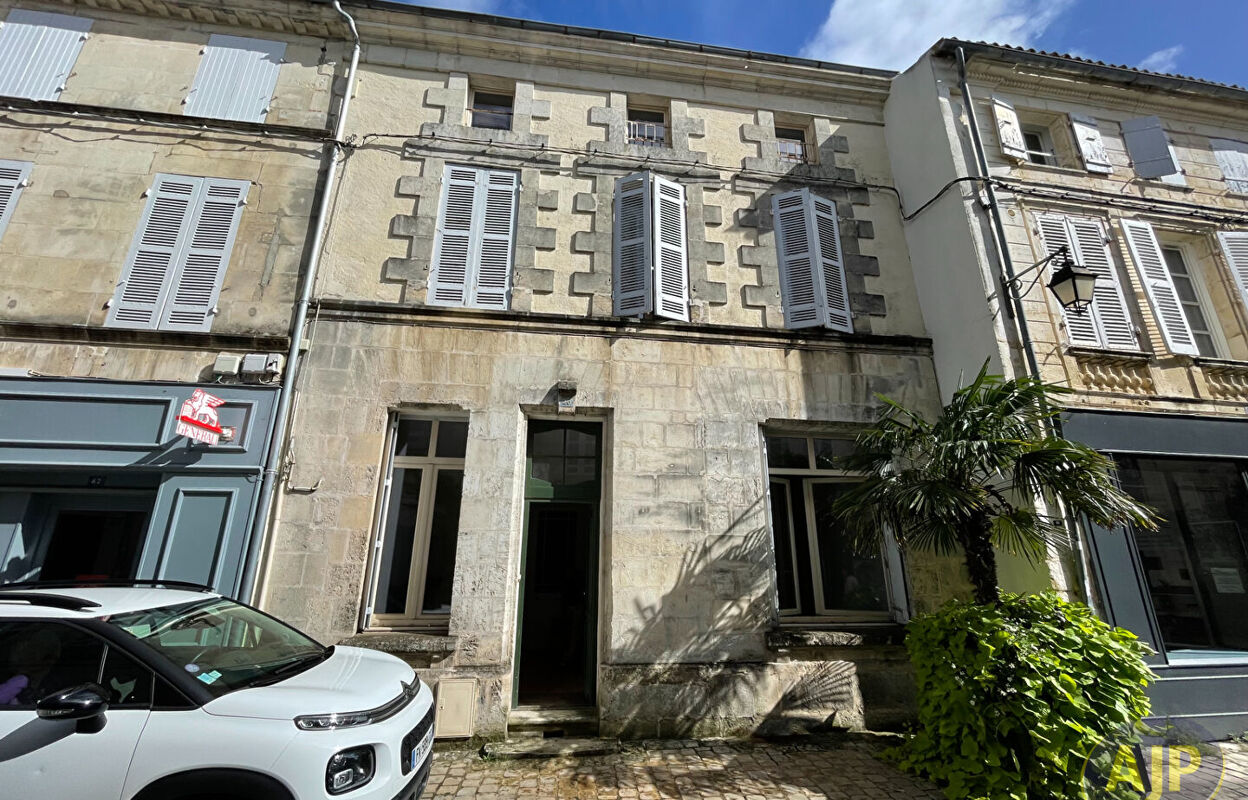 maison 5 pièces 130 m2 à vendre à Saint-Jean-d'Angély (17400)