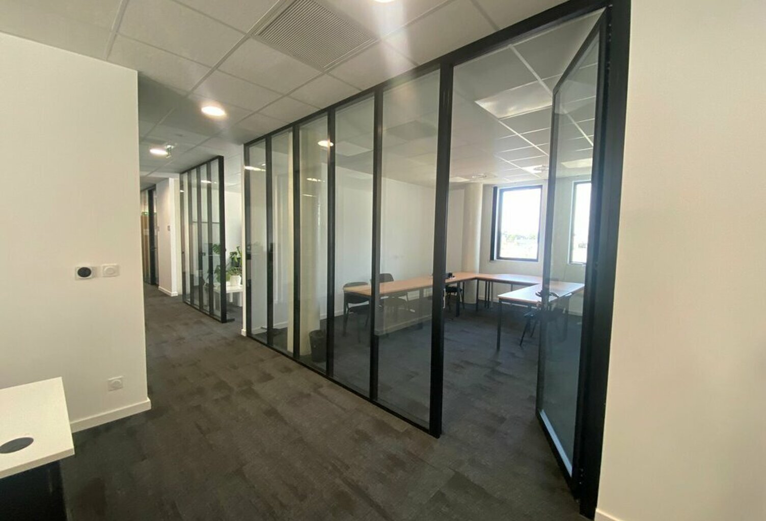 BUREAUX à LOUER — photo 1