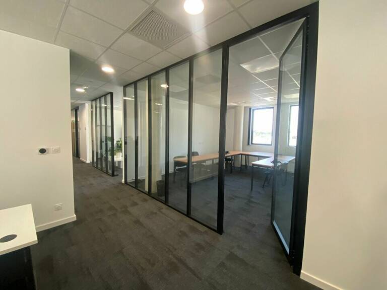 BUREAUX à LOUER — photo 1