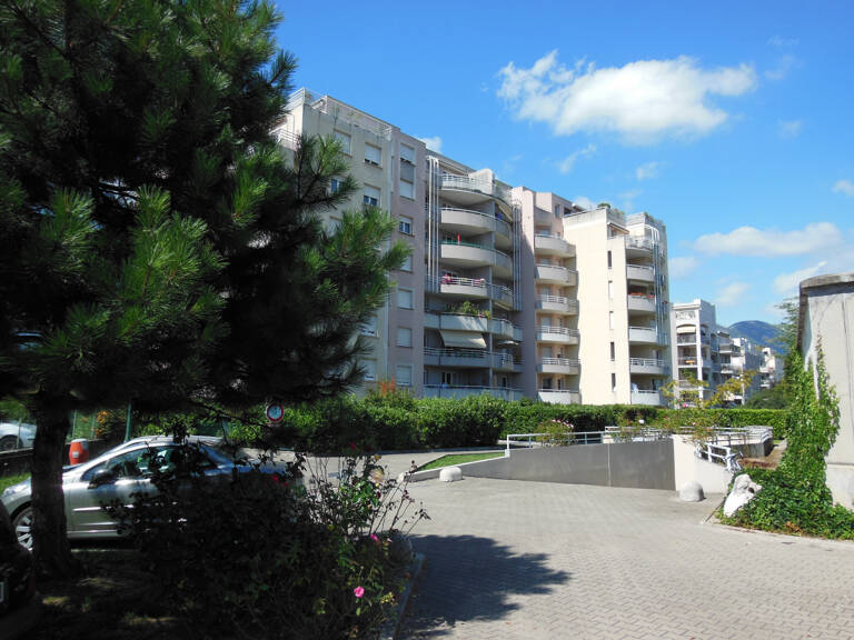 F4 3 chambres - terrasse - possib. garage - ETAT NEUF ! — photo 1