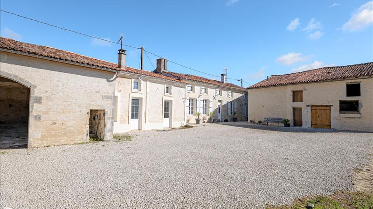 maison 8 pièces 284 m2 à vendre à Matha (17160)