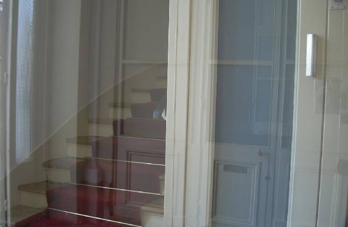 Location appartement 1 pièce 17 m² à Paris 8 (75008) — photo 2
