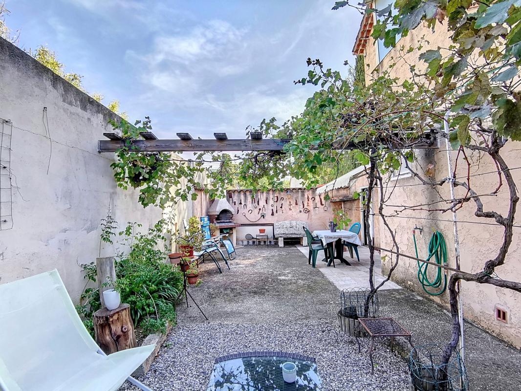 Maison à vendre divisée en deux logements un type 3 et un typ...