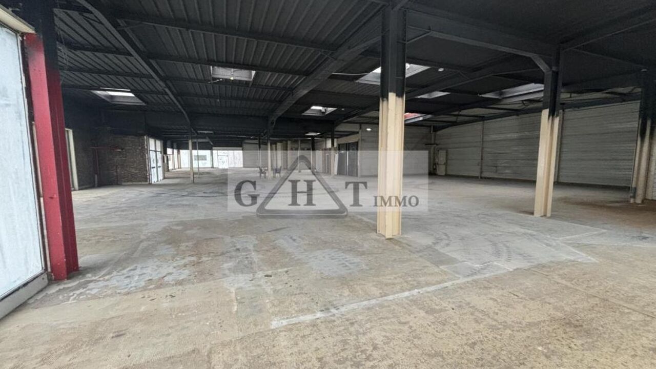 commerce  pièces 1000 m2 à louer à Pontault-Combault (77340)