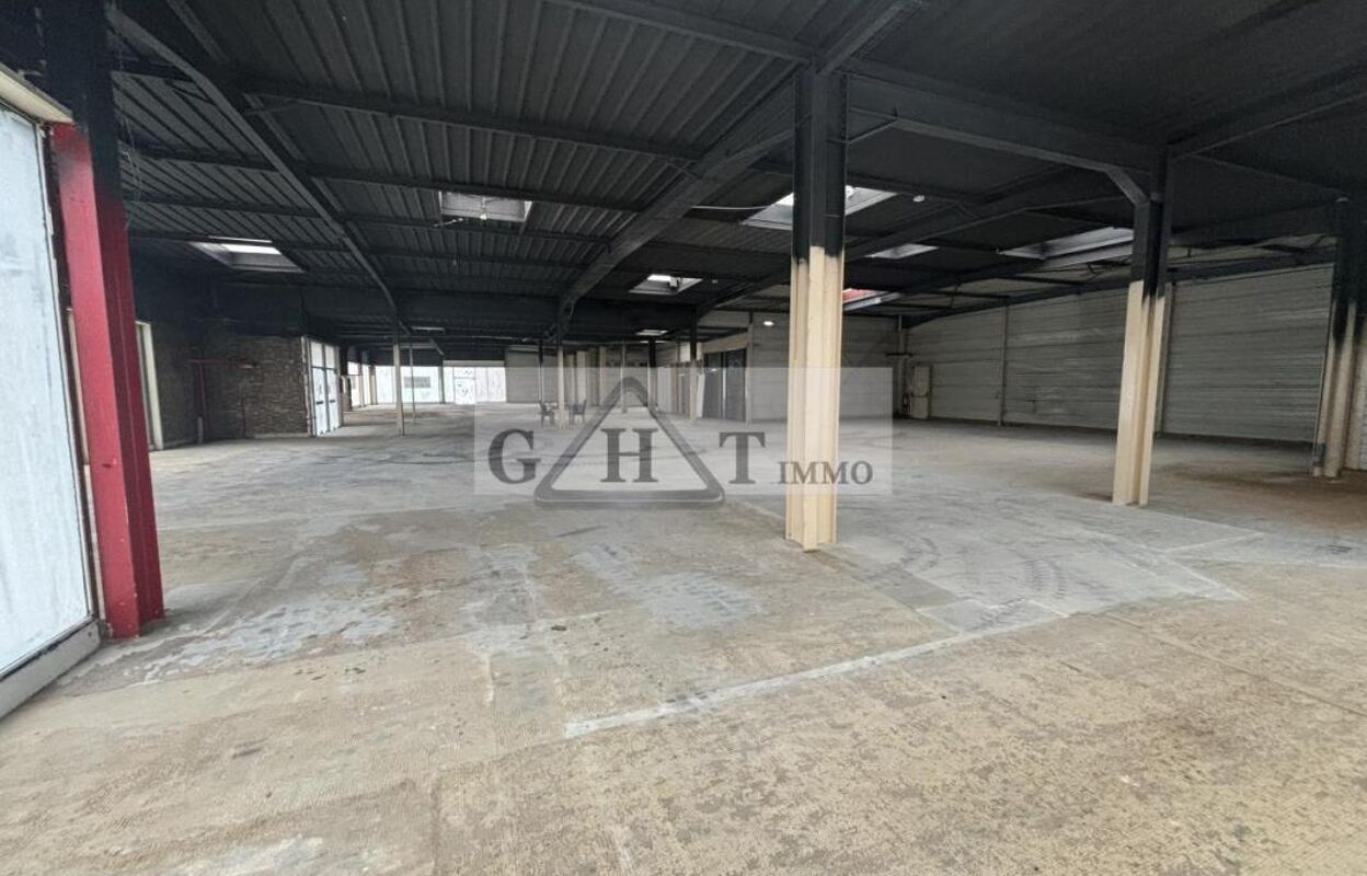 commerce  pièces 1000 m2 à louer à Pontault-Combault (77340)