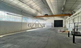 Local industriel  1050 m² à louer à Le Pin (77181)