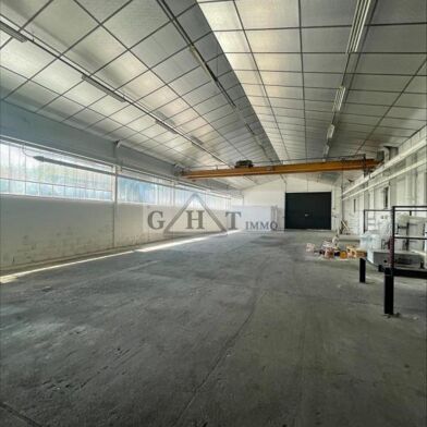 Local industriel 1050 m²