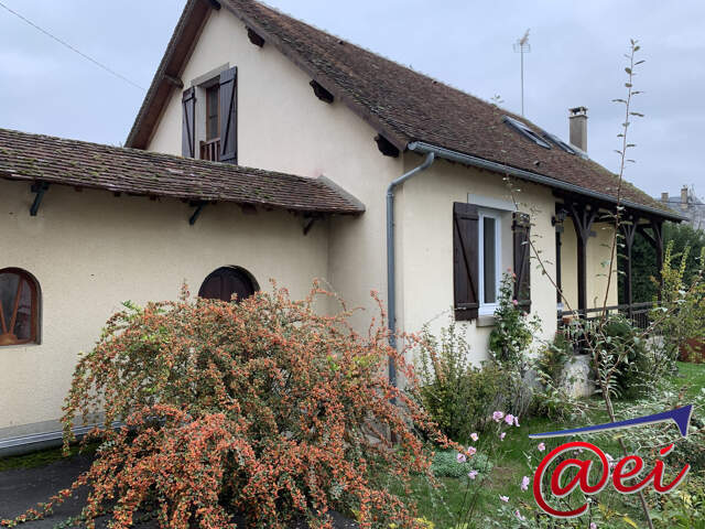 Maison traditionnelle Type 6 sur 345 m² de terrain — photo du bien