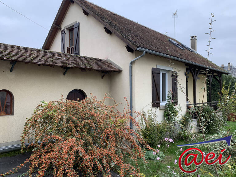Maison traditionnelle Type 6 sur 345 m² de terrain — photo 1