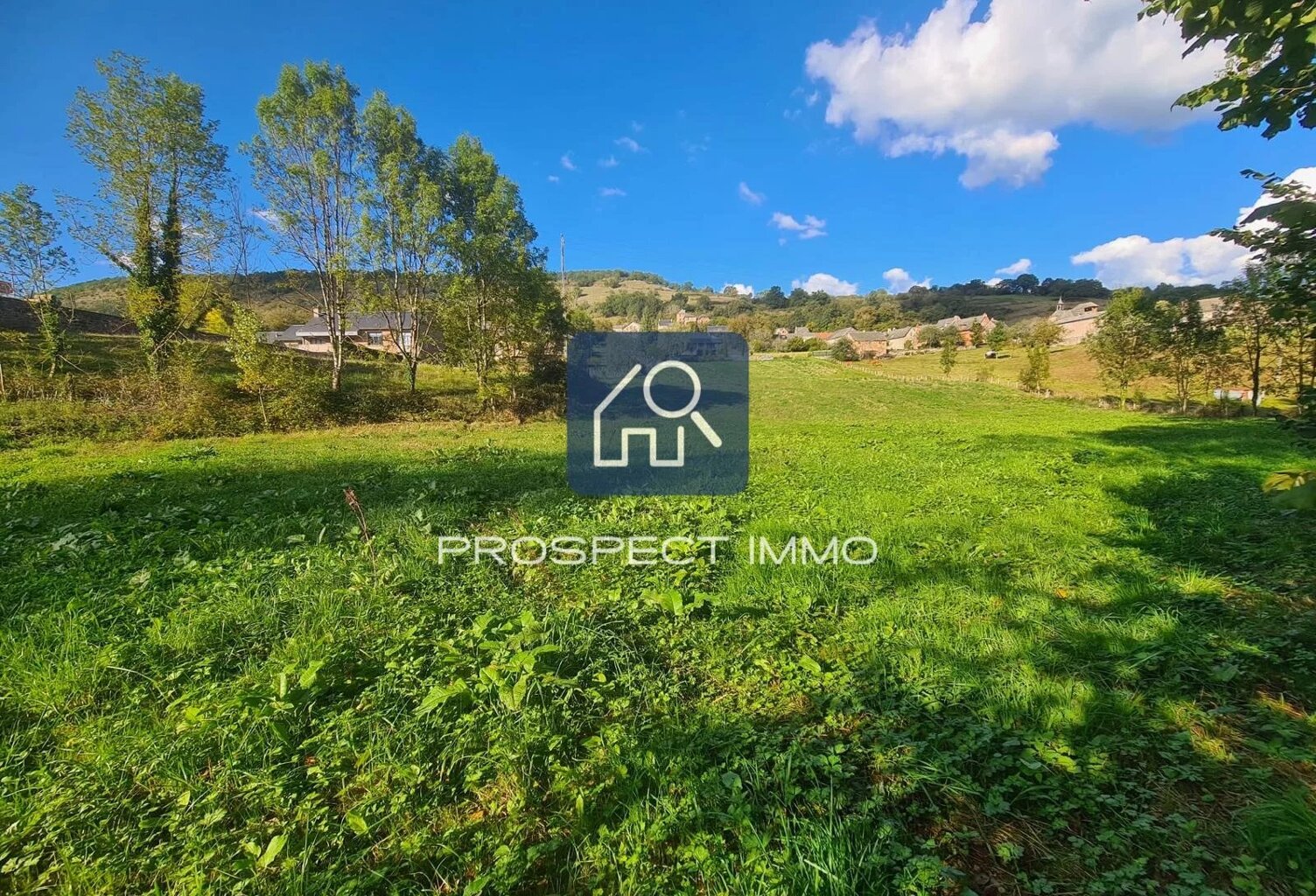 Terrain constructible viabilisé 8200 m² — photo 1
