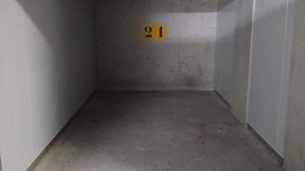 garage  pièces 8 m2 à vendre à Levallois-Perret (92300)