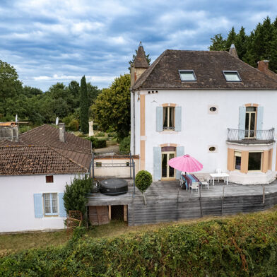 Maison 10 pièces 345 m²