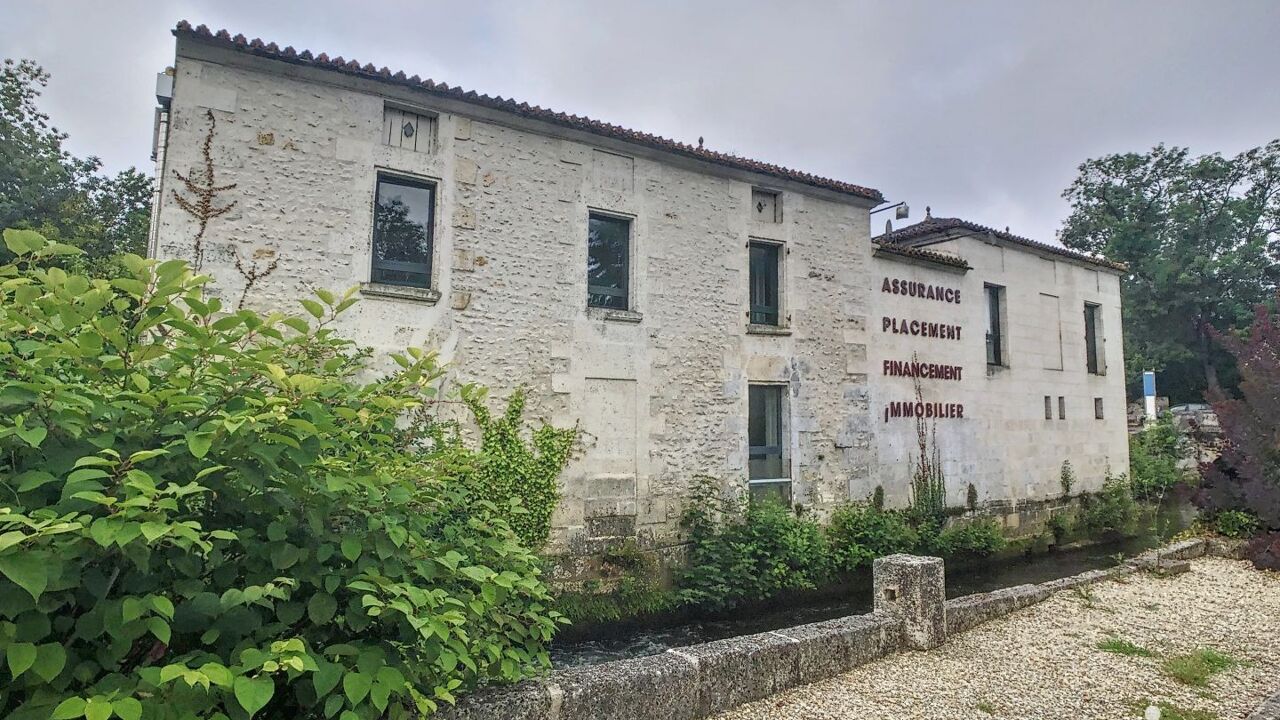 commerce  pièces 200 m2 à vendre à Gond-Pontouvre (16160)