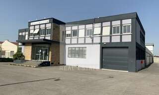 Commerce  2275 m² à louer à Décines-Charpieu (69150)