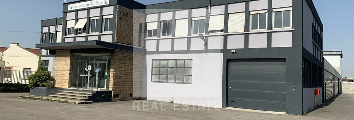 Commerce  2275 m² à louer à Décines-Charpieu (69150)