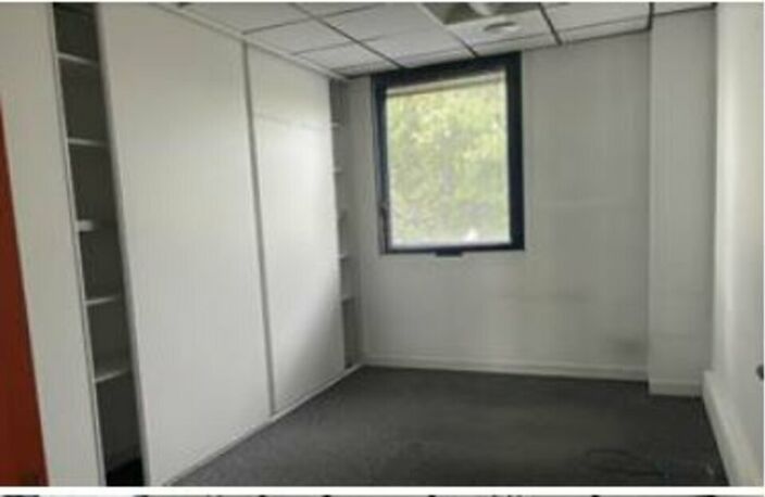 BUREAUX à LOUER — photo 2