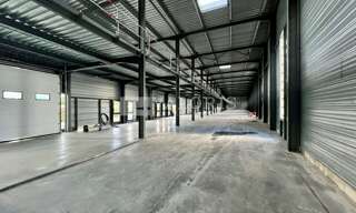 Commerce  839 m² à louer à Bourgoin-Jallieu (38300)