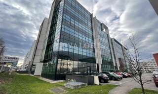 Bureau  2613 m² à louer à Lyon 8 (69008)