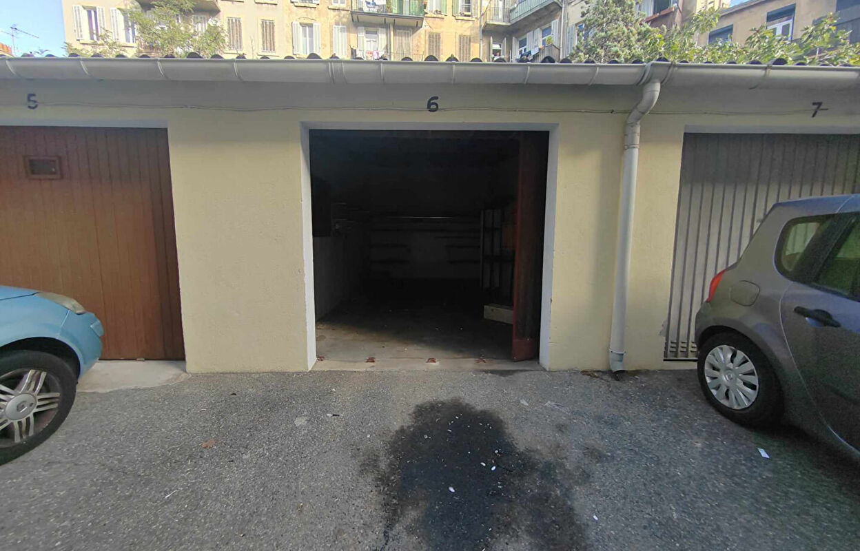 garage  pièces 17 m2 à louer à Marseille 5 (13005)