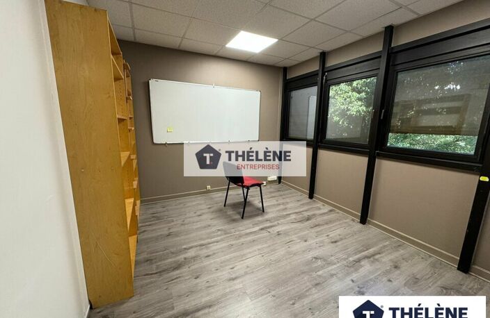 BUREAUX à LOUER — photo 3