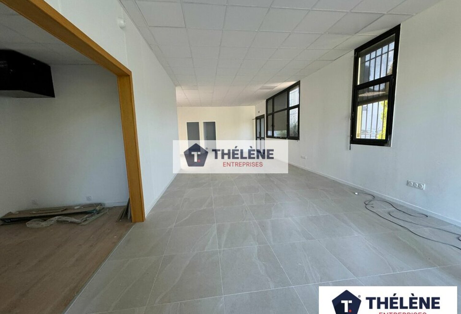 BUREAUX à LOUER — photo 1