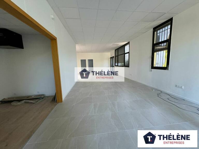 BUREAUX à LOUER — photo 1