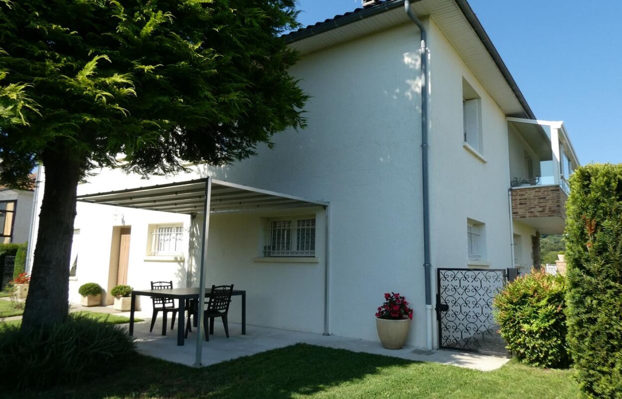 maison 10 pièces 162 m2 à vendre à Lacapelle-Marival (46120)