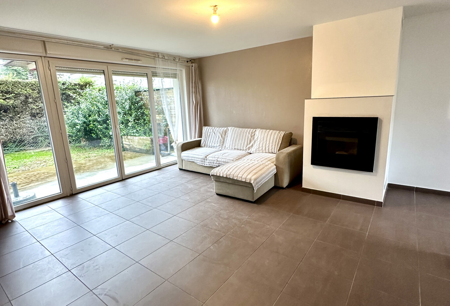 Agréable maison mitoyenne dans quartier sécurisé — photo 1