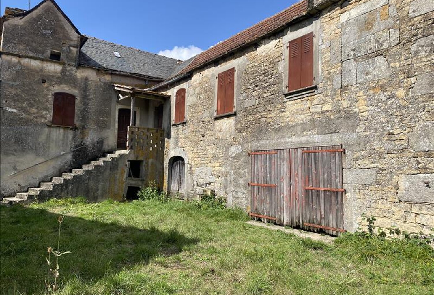Maison en pierre de 2 pièces principales — photo 1