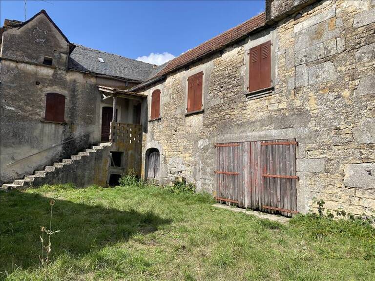 Maison en pierre de 2 pièces principales — photo 1