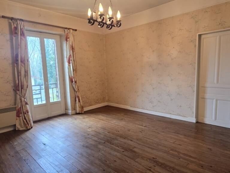 Maison en pierre de 3 pièces principales — photo 1
