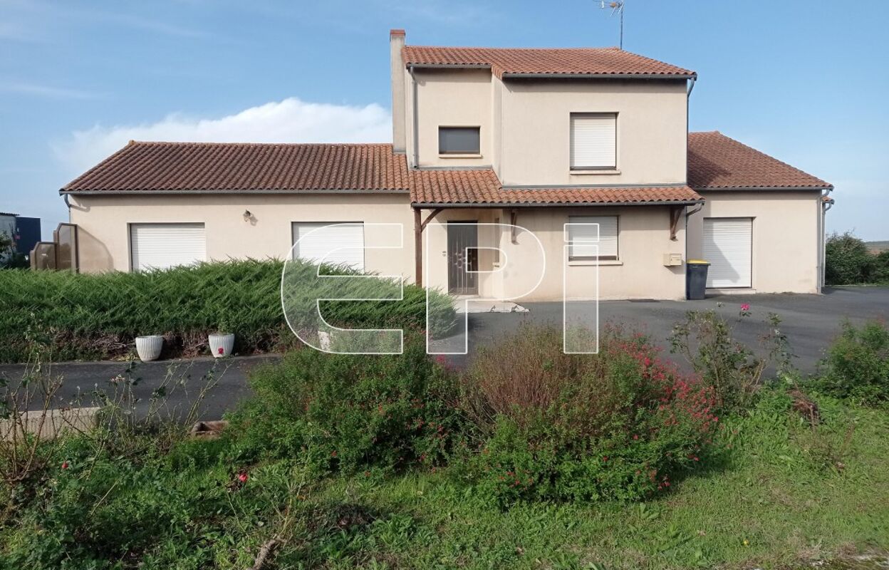 maison 9 pièces 230 m2 à vendre à Thouars (79100)