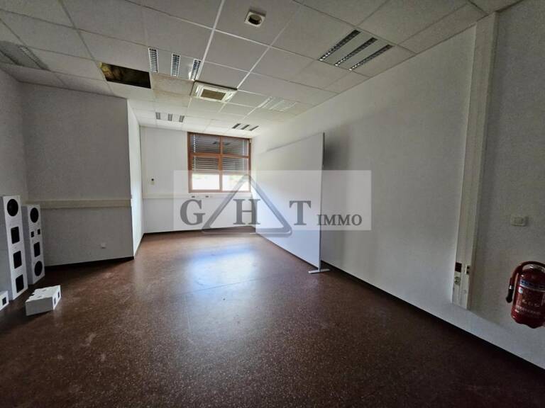 immeuble  2856 m²  Invest a 11.2% — photo 1