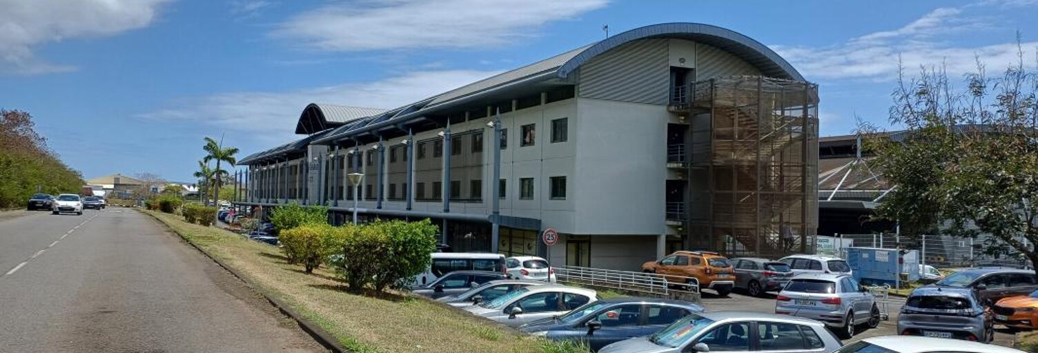 Bureau  888 m² à louer à Sainte-Marie (97438)
