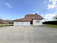 BELLE & GRANDE MAISON, A SAONE (10 KM BESANCON), 197 M2, 3 C — photo 3