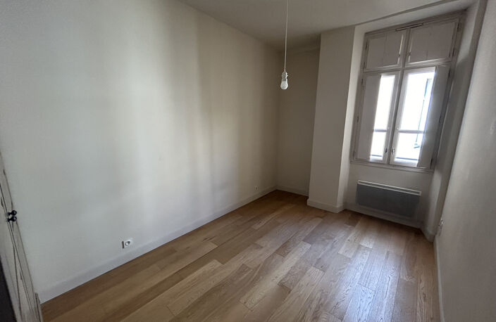 NÎMES proche Maison Carrée, P3 de 75.04 m2 au 3ème étage d'u — photo 5