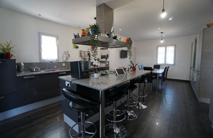 Villa — photo 4