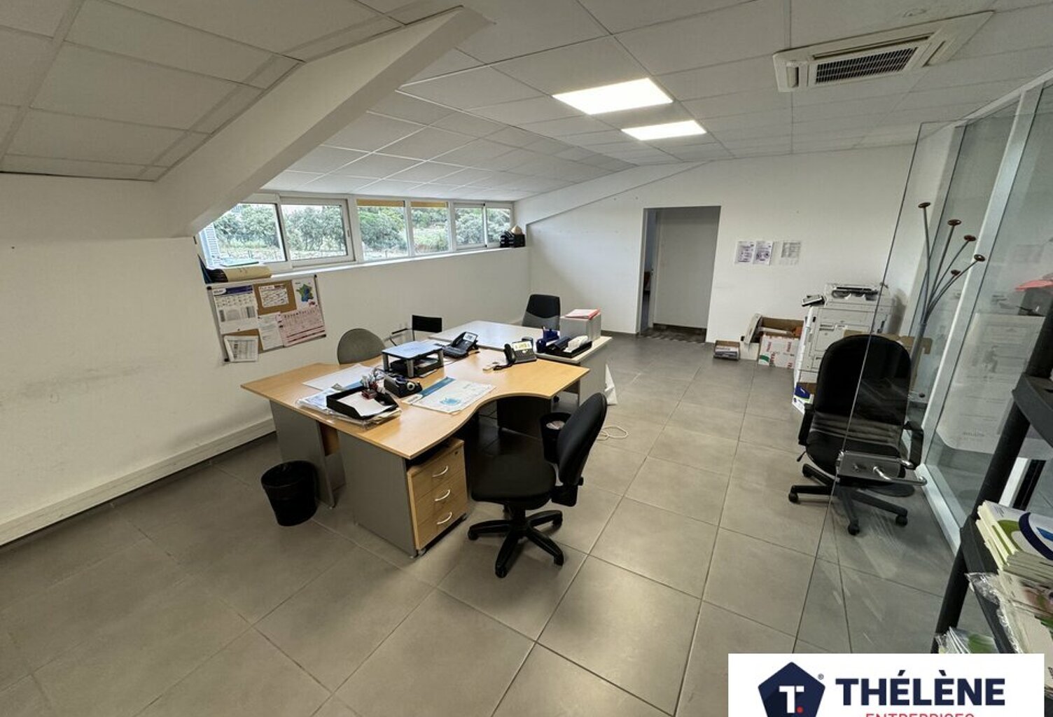 BUREAUX à LOUER — photo 1