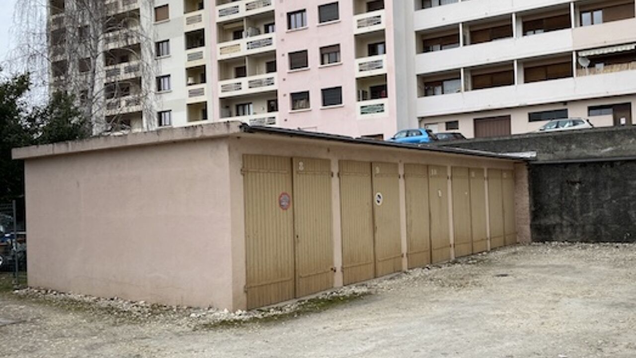 garage  pièces 14 m2 à louer à Gaillard (74240)