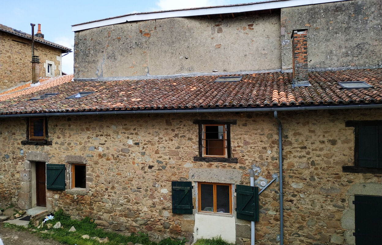 immeuble  pièces 330 m2 à vendre à Chabanais (16150)