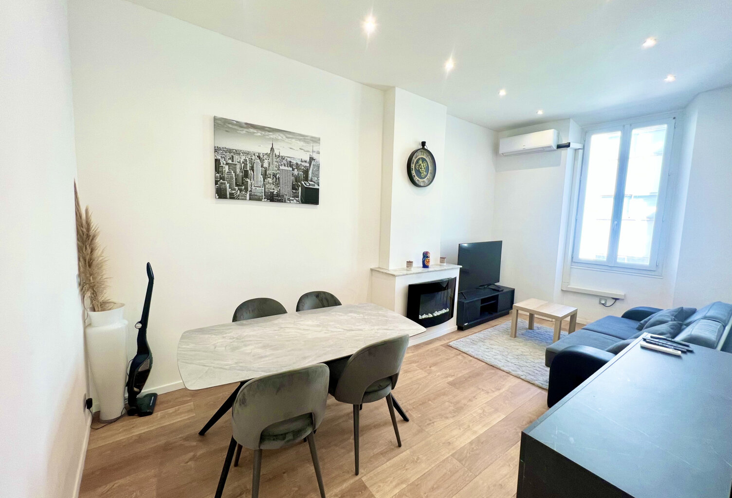 CANNES CENTRAL BANANE T2 DE 38M2 LUMINEUX REFAIT A NEUF — photo 1