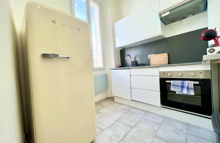 CANNES CENTRAL BANANE T2 DE 38M2 LUMINEUX REFAIT A NEUF — photo 3