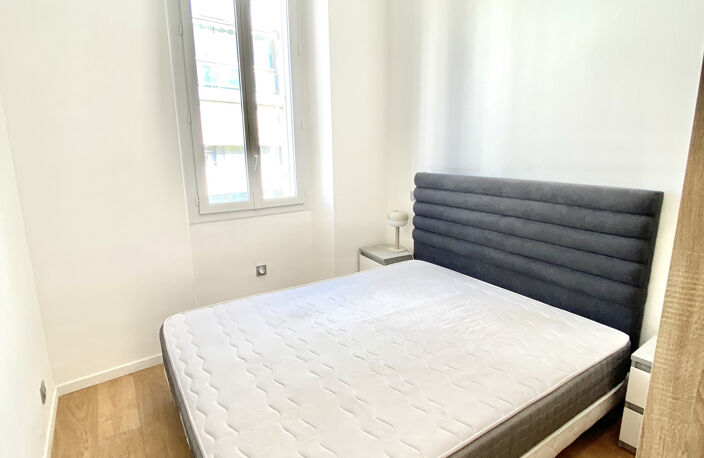 CANNES CENTRAL BANANE T2 DE 38M2 LUMINEUX REFAIT A NEUF — photo 4